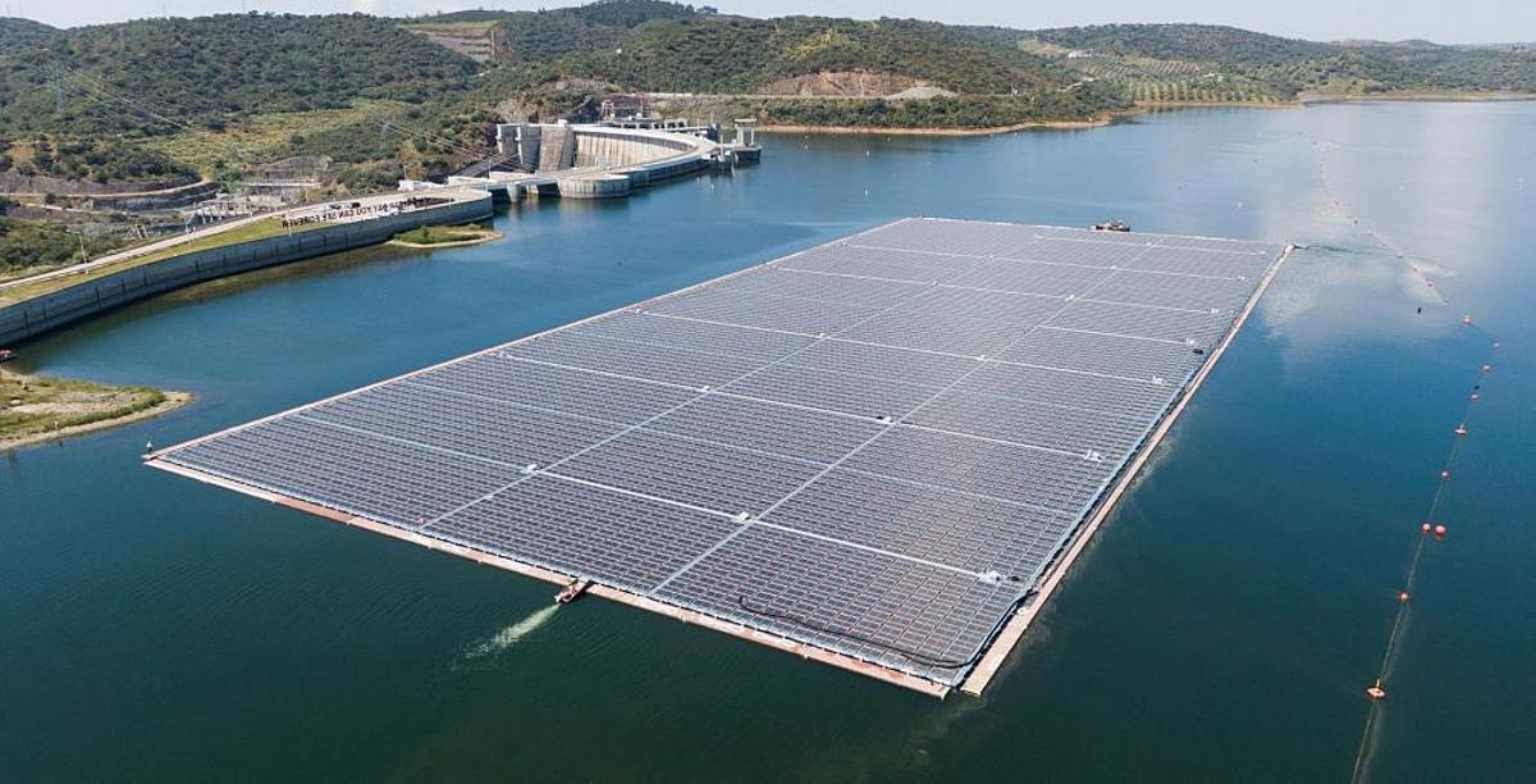 Placas solares flotantes